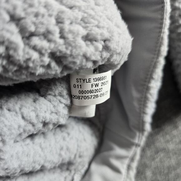 NWT Under Armour Women’s Mock Neck Sherpa Fleece Sweatshirt Size Large - Picture 5 of 7